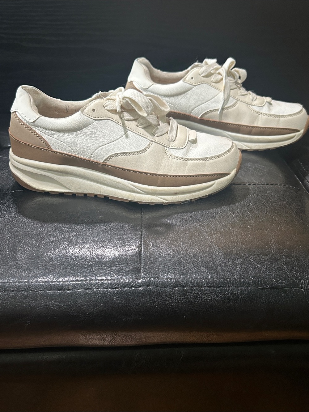 Cushionaire  Cream and Brown Lace-Up Sneakers